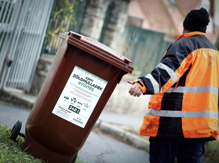 Megkezdődik a zöldhulladék szállítás Veszprémben